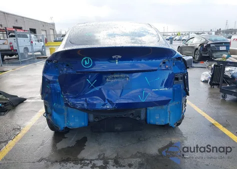 2023 Tesla Model Y Awd/Long Range Dual Motor All-Wheel Drive z USA, uszkodzony, nr VIN 7SAYGDEE6PF969696
